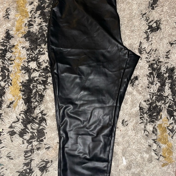 NWT Ashely Stewart faux Leather pants plus size 26/28 - Picture 2 of 5